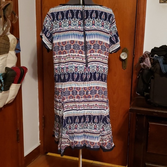 Torrid Sz 2 dress short sleeve tulip style bottom - Picture 3 of 7